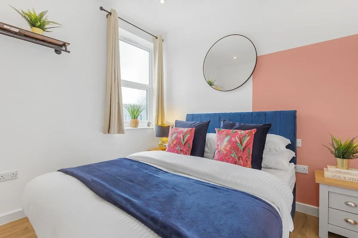 The Velvet Suite - Brighton Central - 2 Bed 0*,  United Kingdom